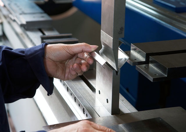 Гибка металла в Алматы: современные технологии и возможности